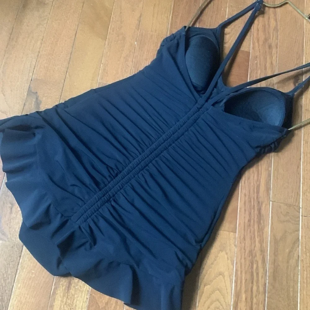 Size 6 black one piece swimsuit gotten ruffle swim dress tummy control like new